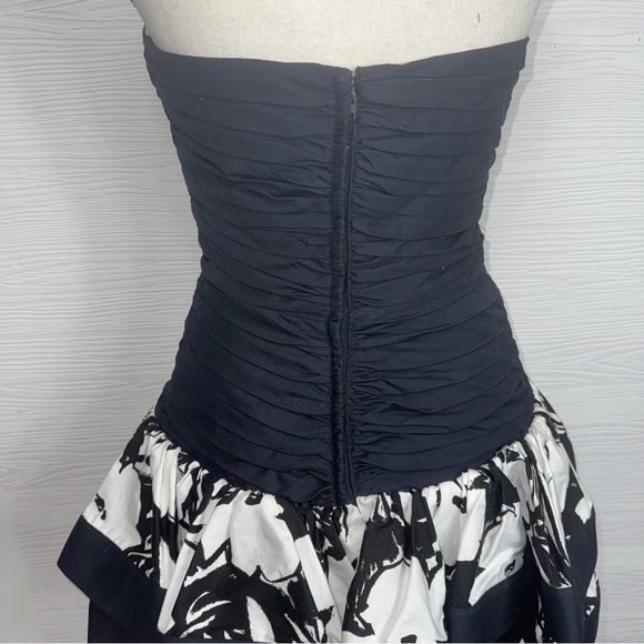 Cache Black White 80s Style Peplum strapless dress - Picture 9 of 10
